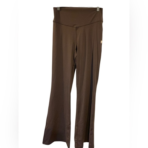 NWT Vuori all the form flare FRENCH ROAST Size L - Picture 3 of 4